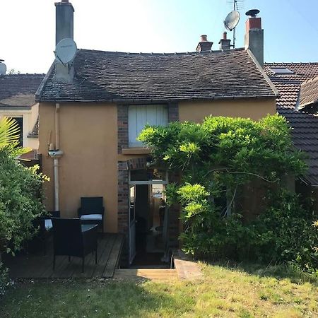 Maisonnette Le Long Du Loing Episy Exterior photo